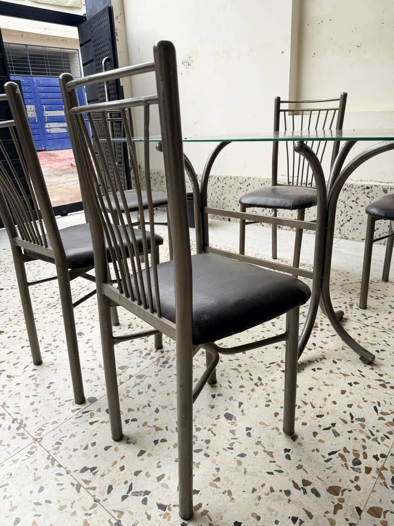Dining table 0