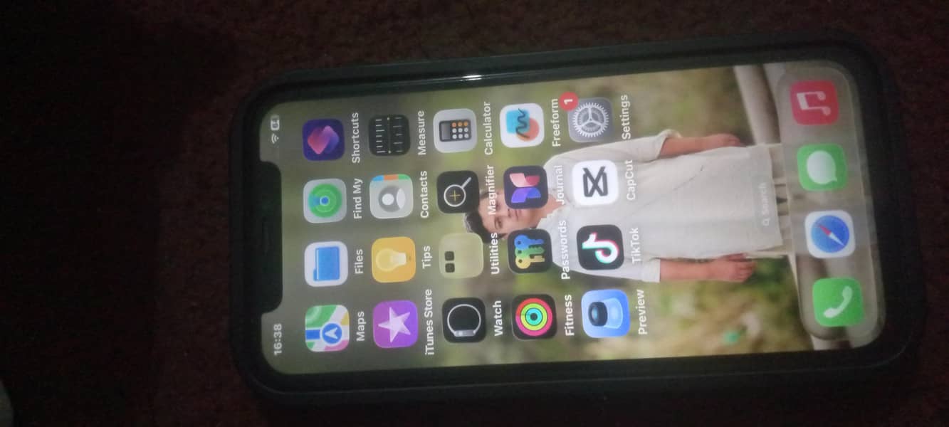 Apple iPhone 11 0
