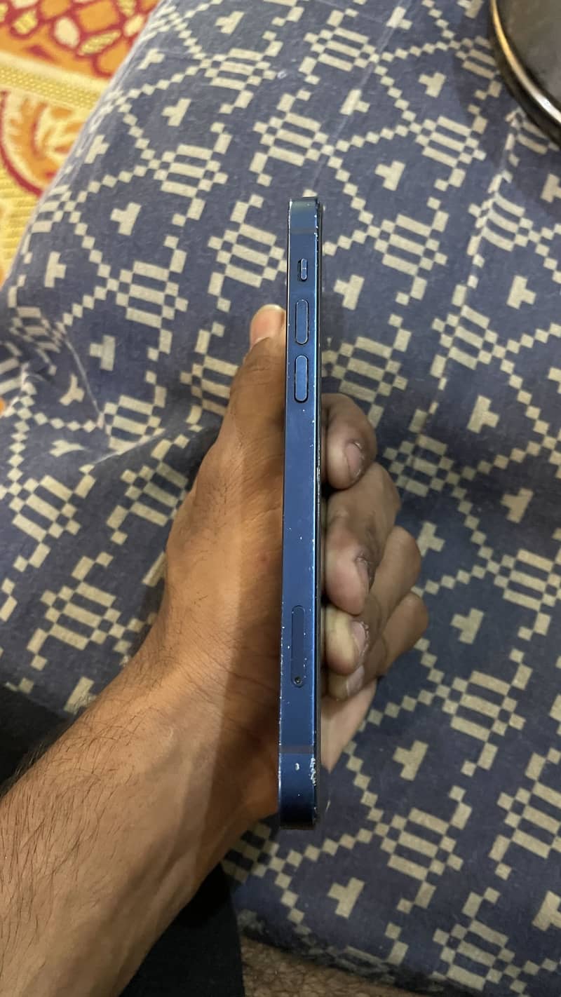 Apple iPhone 12 1