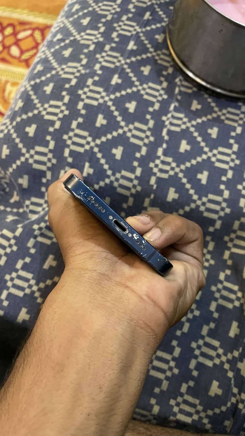 Apple iPhone 12 3