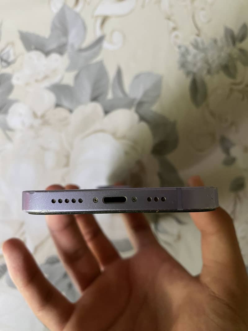 Apple iPhone 12 4