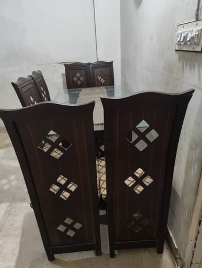 6 chairs dinning table for sale