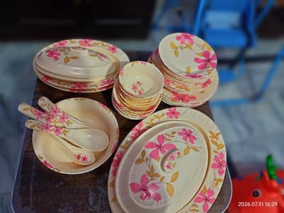 Plastic dinner set