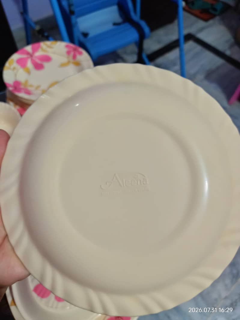 Plastic dinner set 2