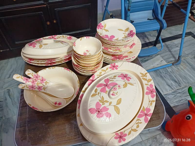 Plastic dinner set 4
