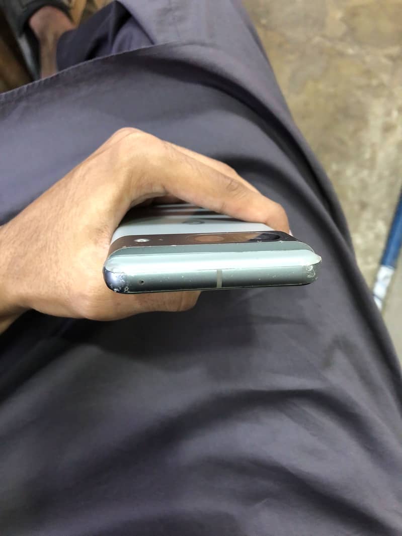 Google Pixel 8 4