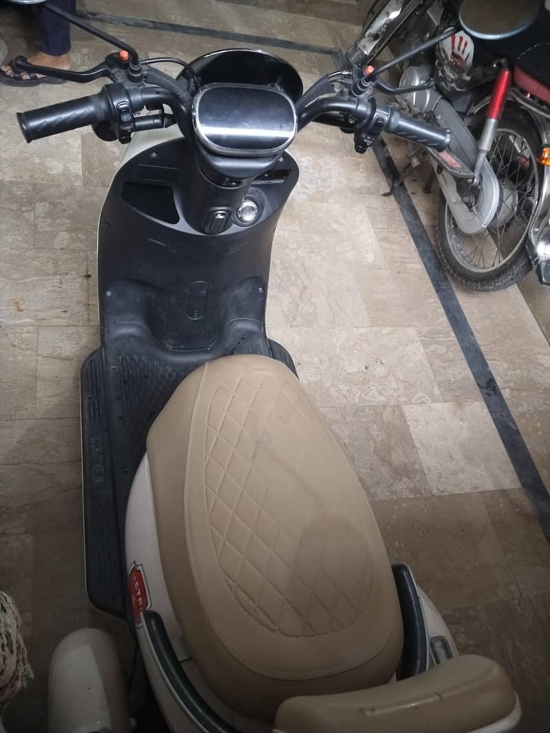 scooty 2