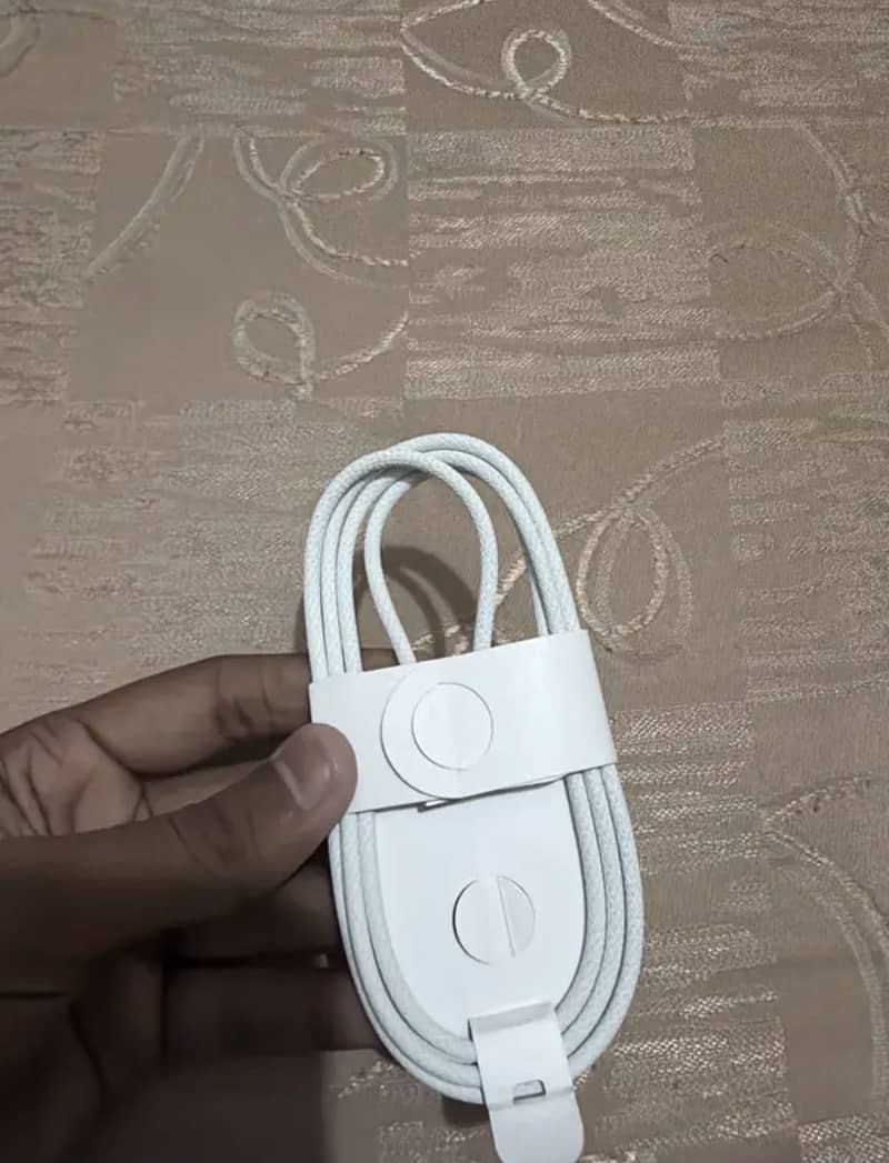 17 pro max cable 0