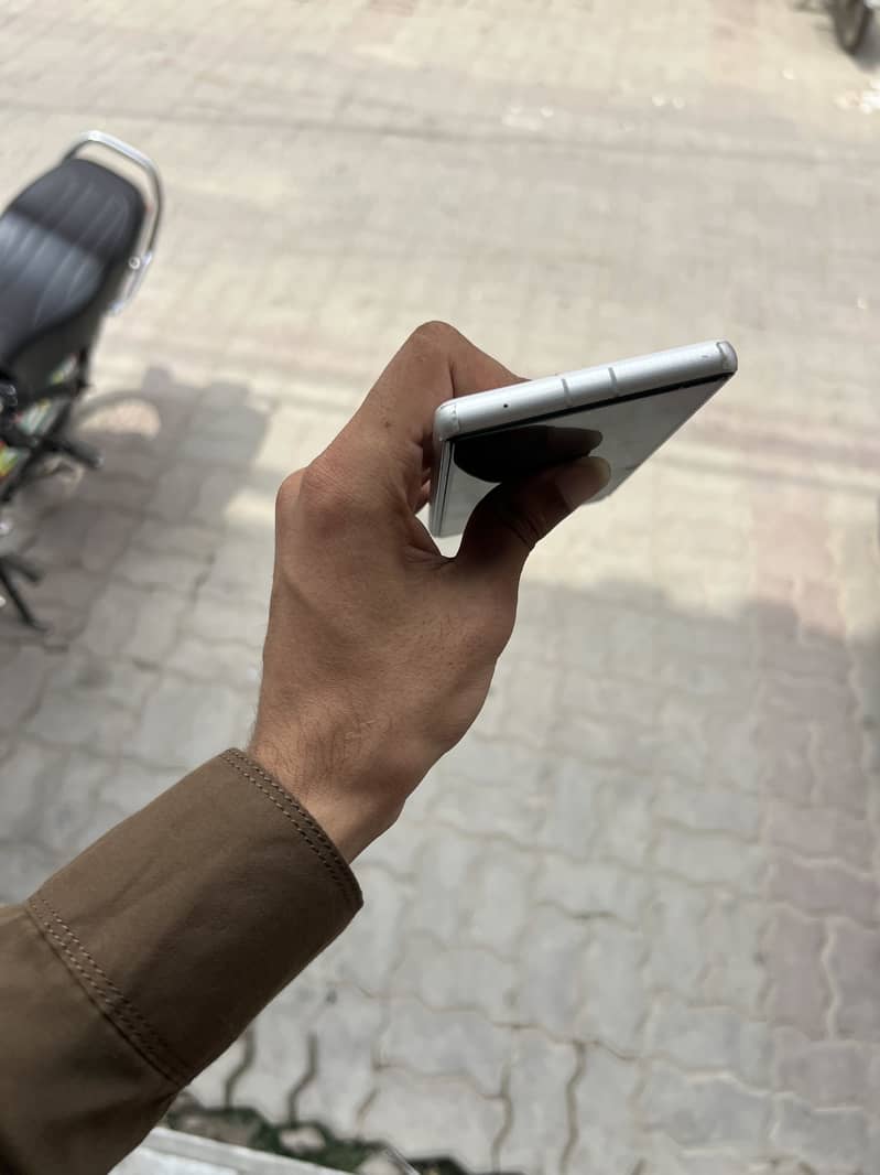 Google Pixel 7a 5