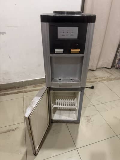 Water Dispenser Homage with Refrigerator (No Gas)