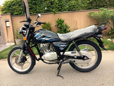 Suzuki GS 150 SE 2022 model 10500 km driven only like