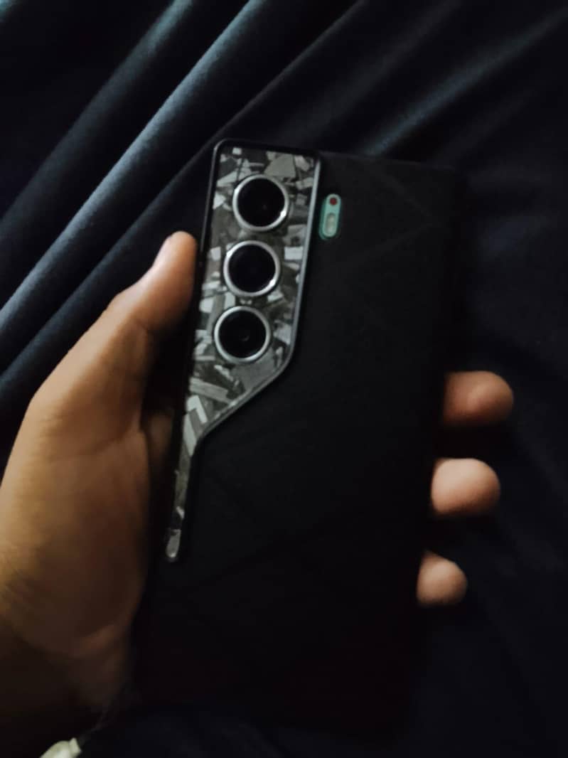 Tecno CAMON 40 Pro 0