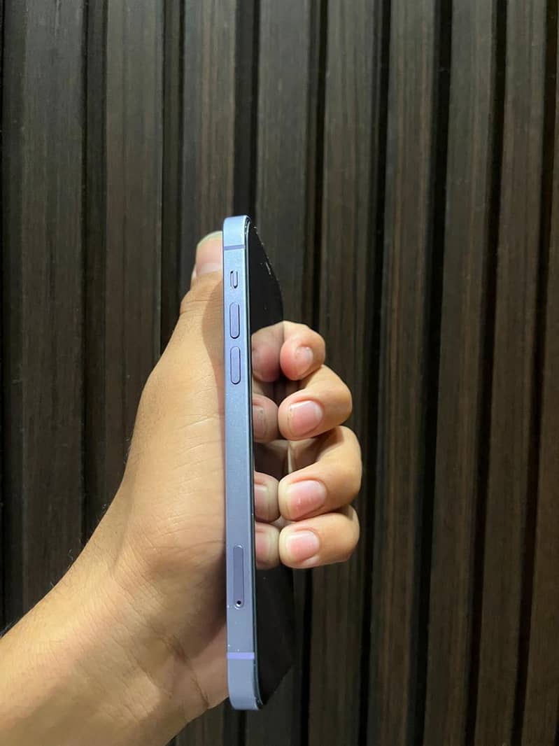 Apple iPhone 12 6