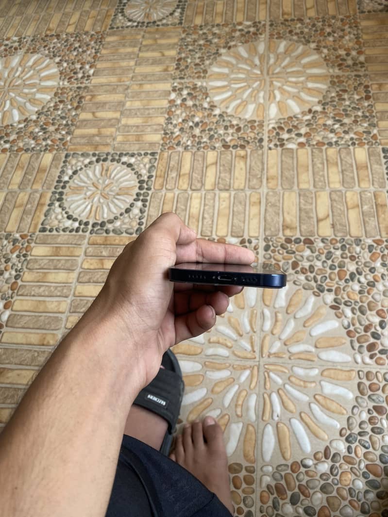 Apple iPhone 12 3