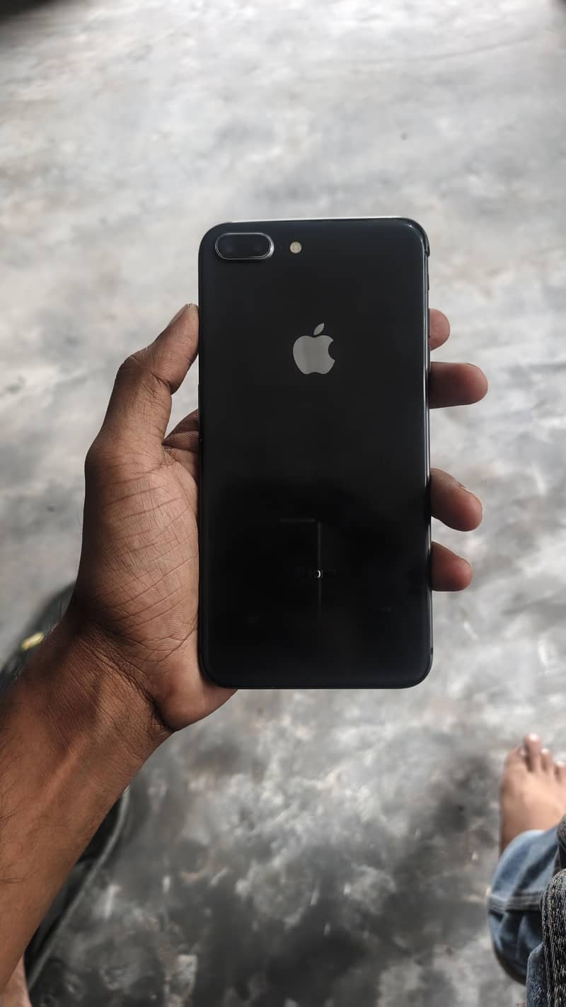Apple iPhone 8 Plus 2