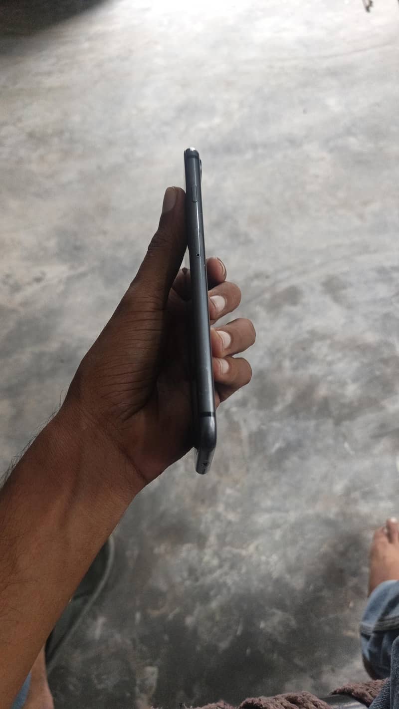 Apple iPhone 8 Plus 3