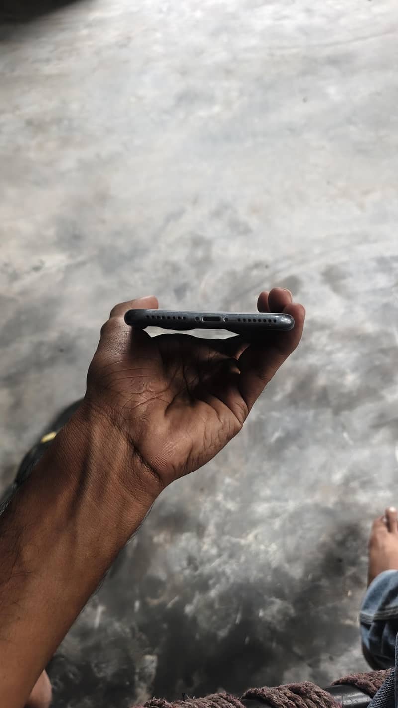 Apple iPhone 8 Plus 4