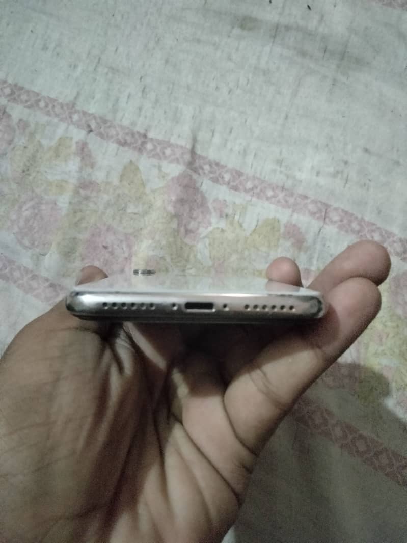 Apple iPhone X 4