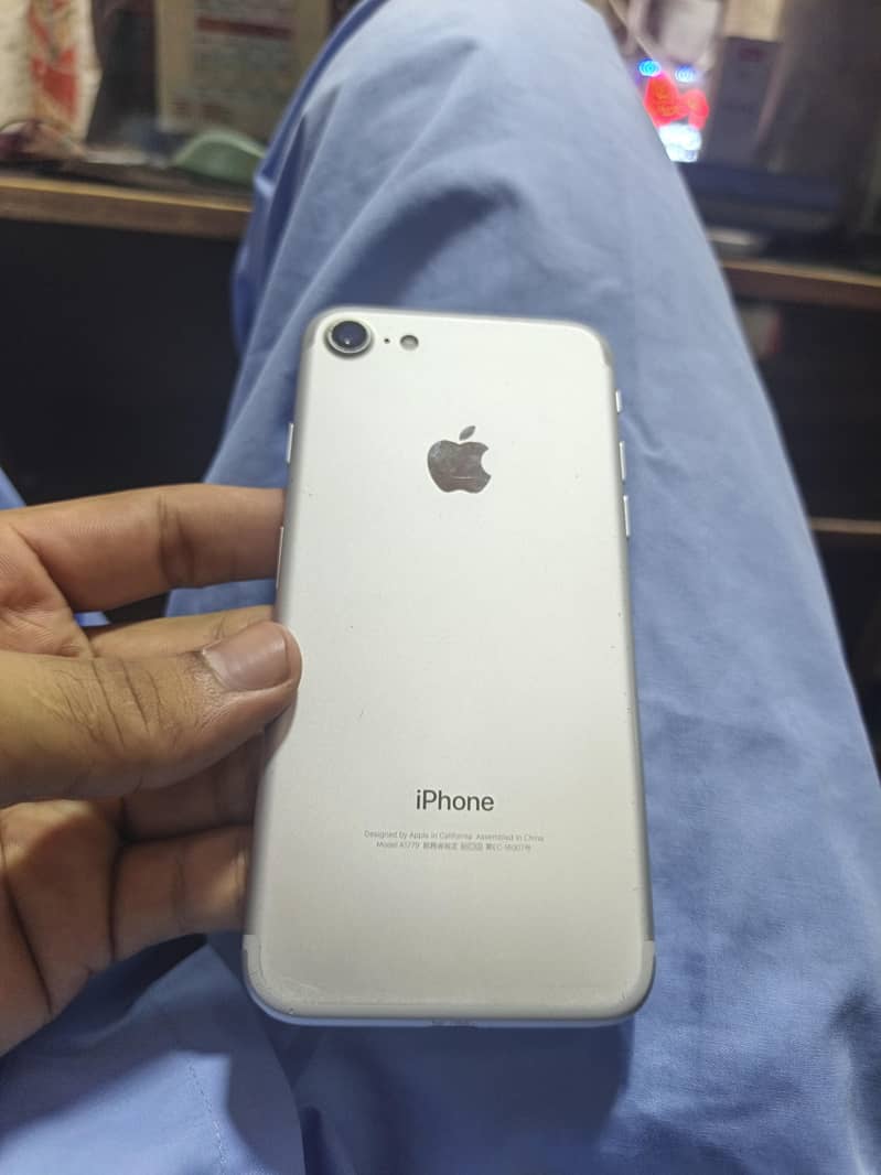 Apple iPhone 7 2