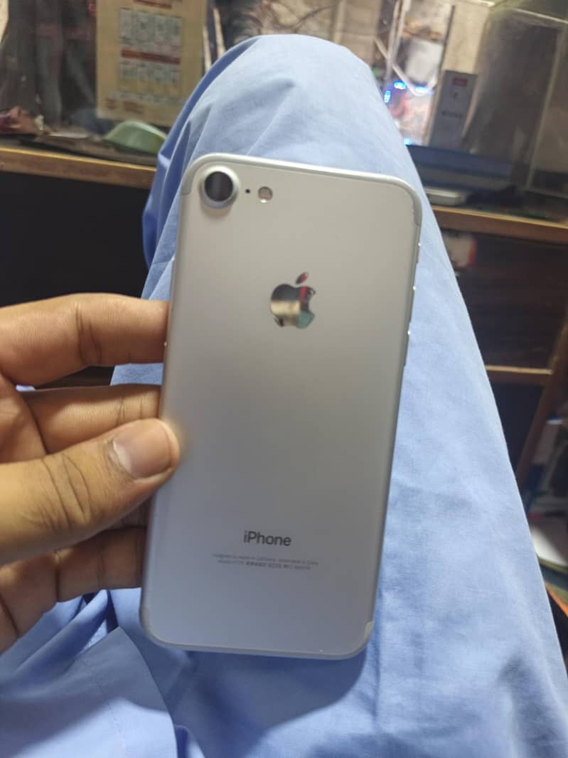 Apple iPhone 7 3