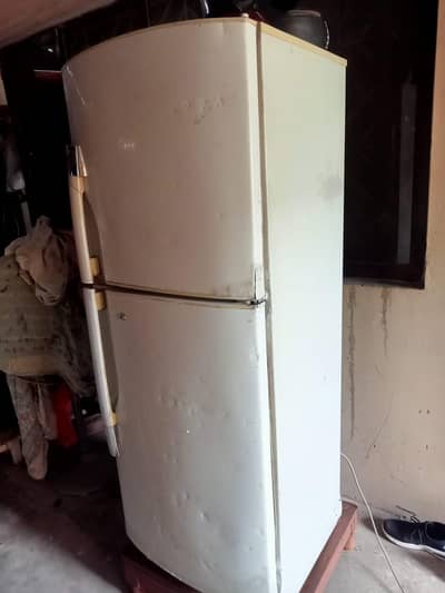 Dawlance Medium size fridge for sale