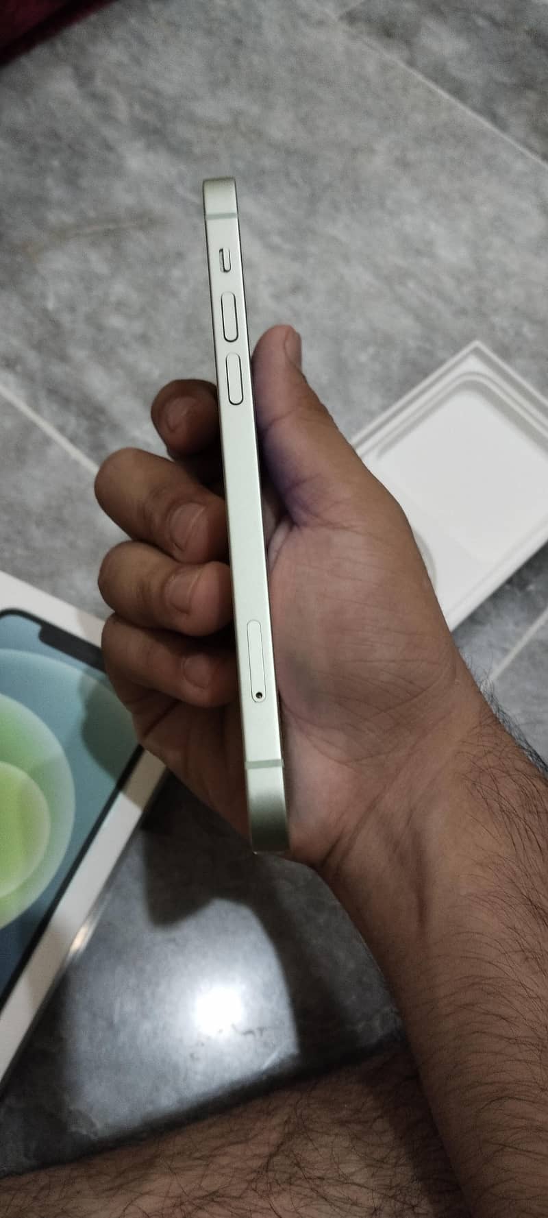 Apple iPhone 12 4