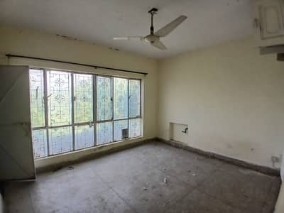 G9/4 top floor mumty available for rent