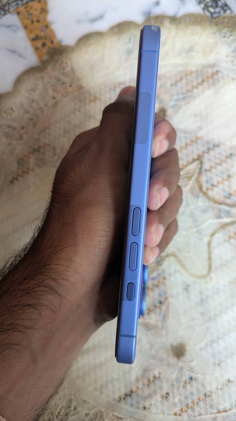 Apple iPhone 16 1