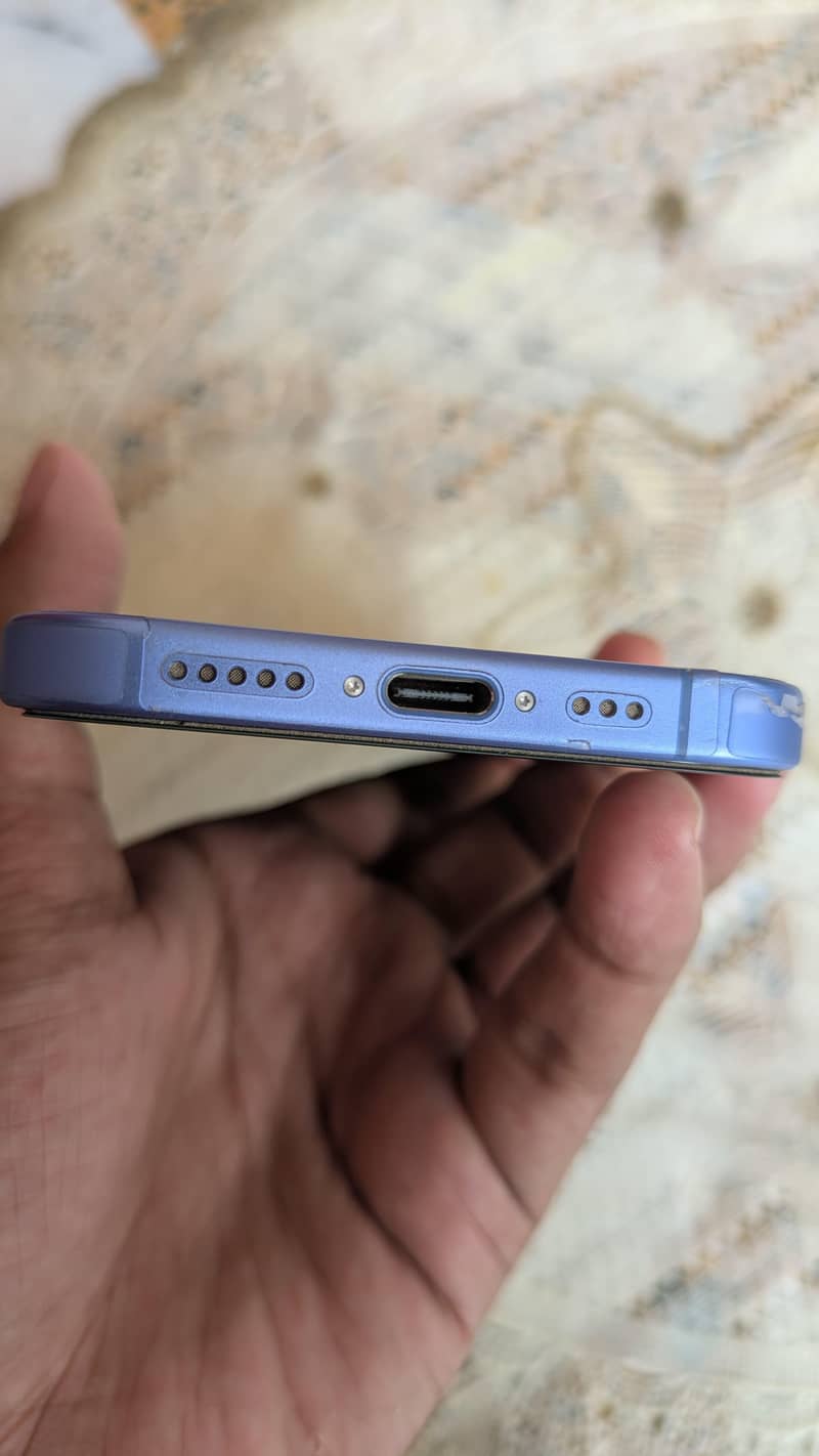 Apple iPhone 16 6