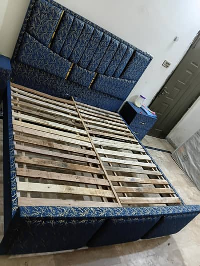 king size double bed dressing sidetables condition excelleng just fewy