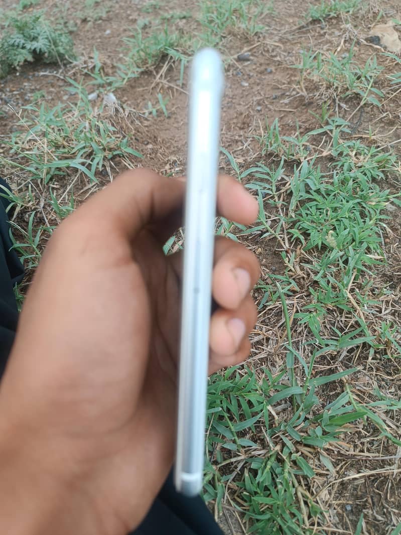 Apple iPhone 8 3