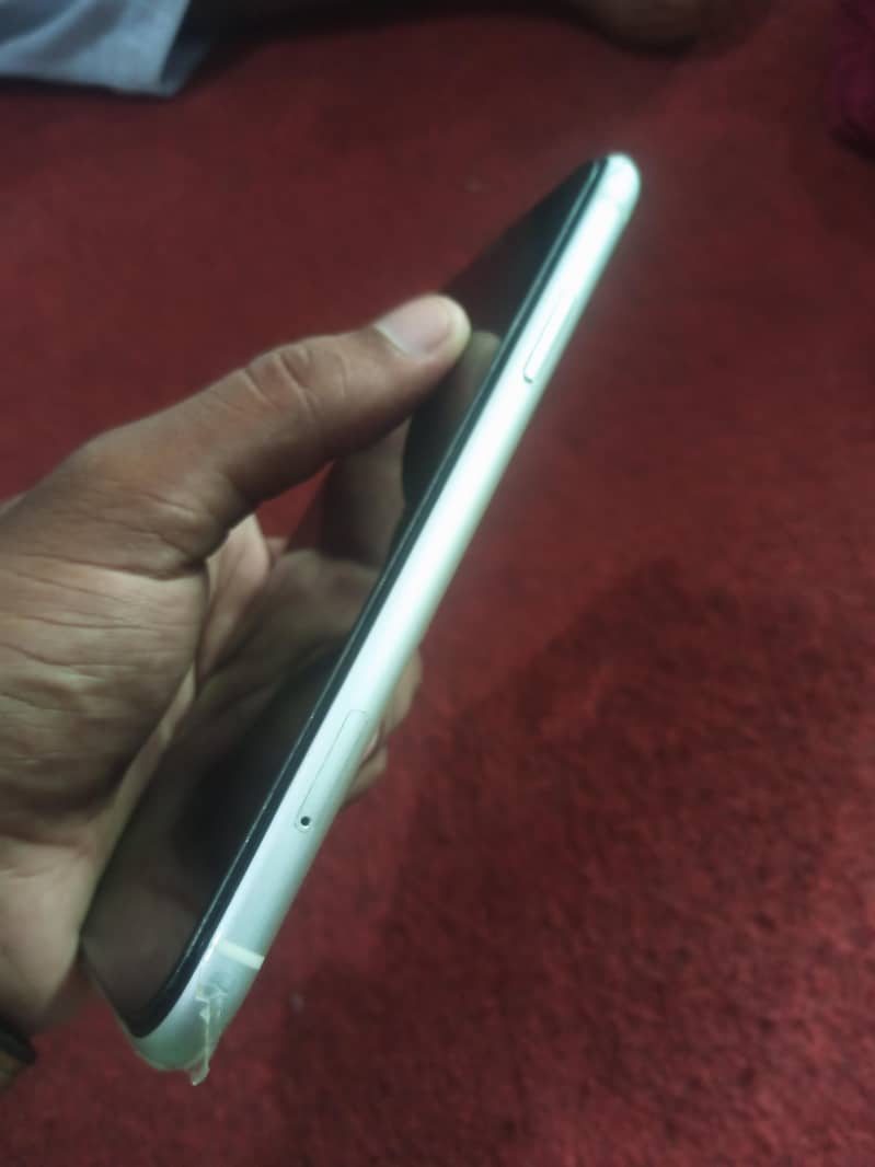 Apple iPhone 11 3