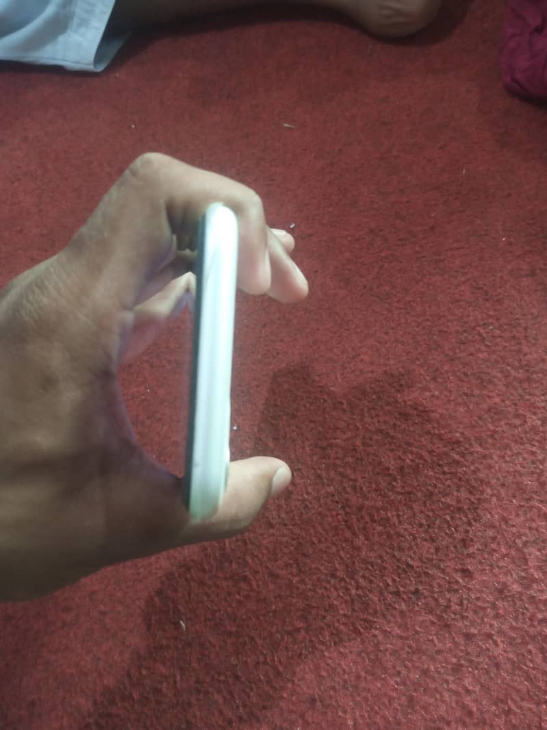 Apple iPhone 11 4