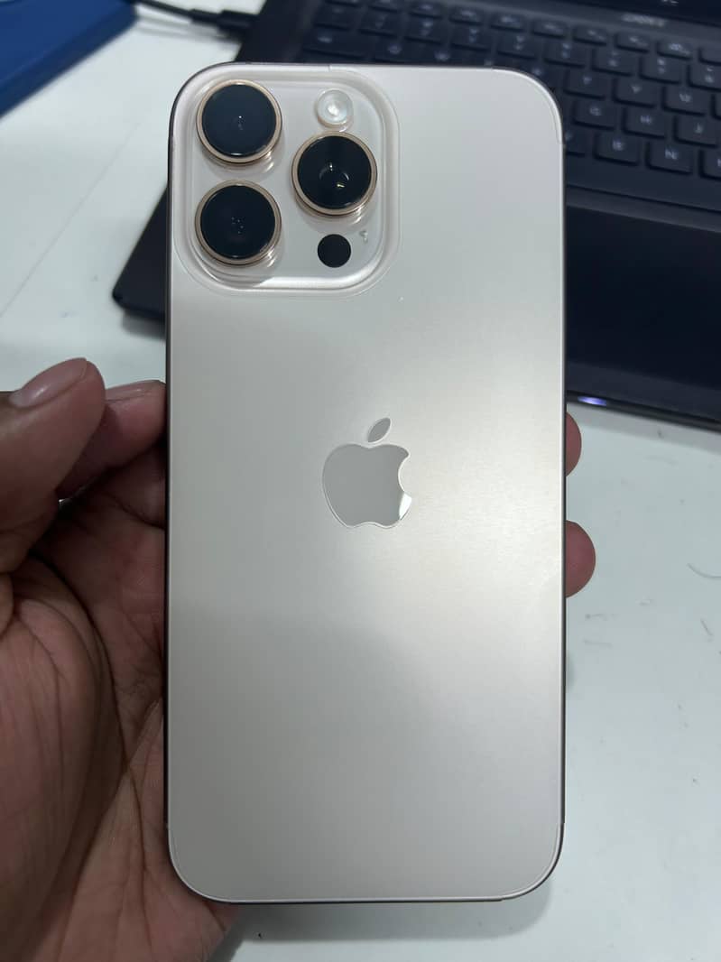 Apple iPhone 16 Pro Max 0