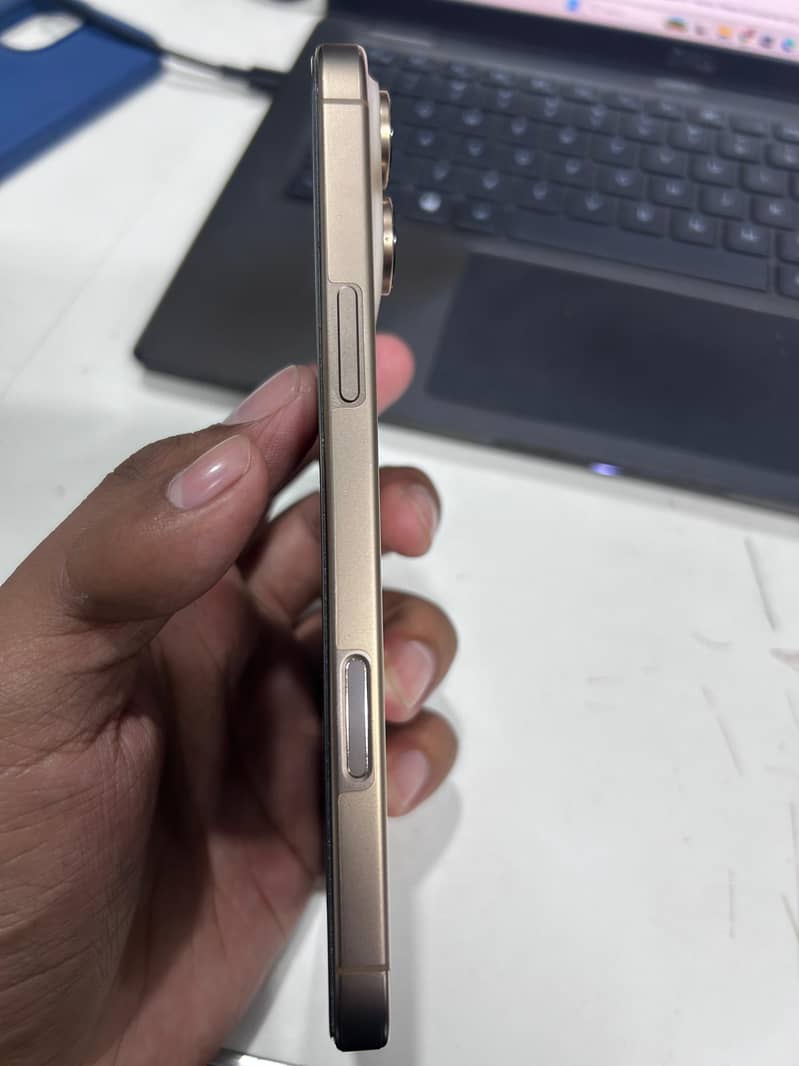 Apple iPhone 16 Pro Max 2