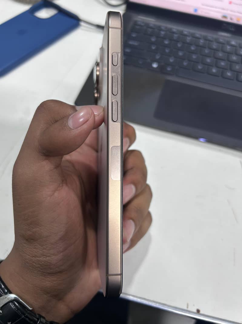 Apple iPhone 16 Pro Max 3