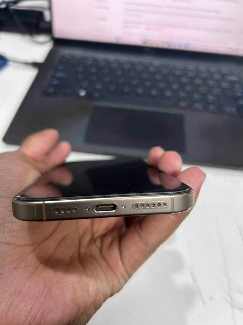 Apple iPhone 16 Pro Max 5