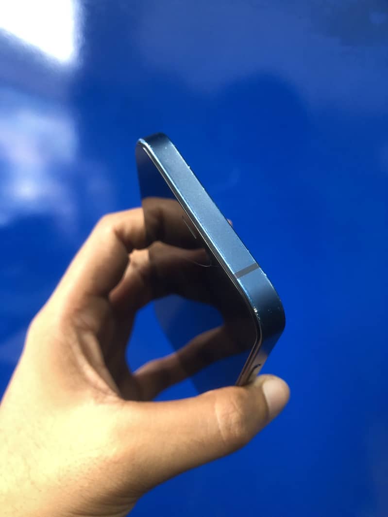 Apple iPhone 12 3