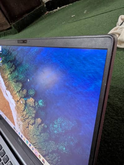 Latitude 7400