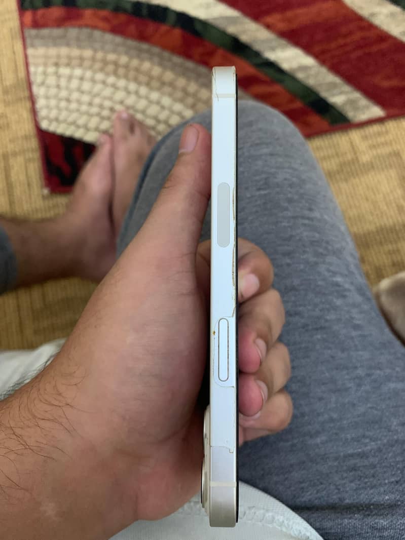 Apple iPhone 13 2
