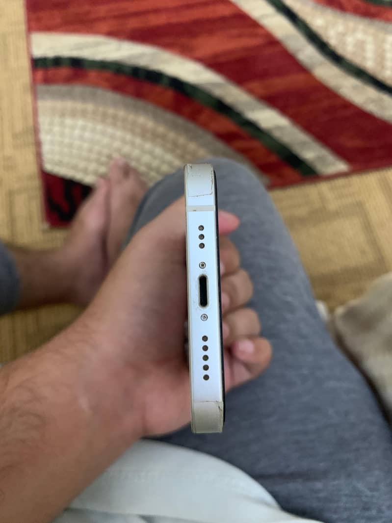Apple iPhone 13 5