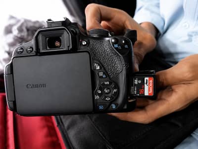 Canon D700 DSLR Camera – Excellent Condition | Fully Working