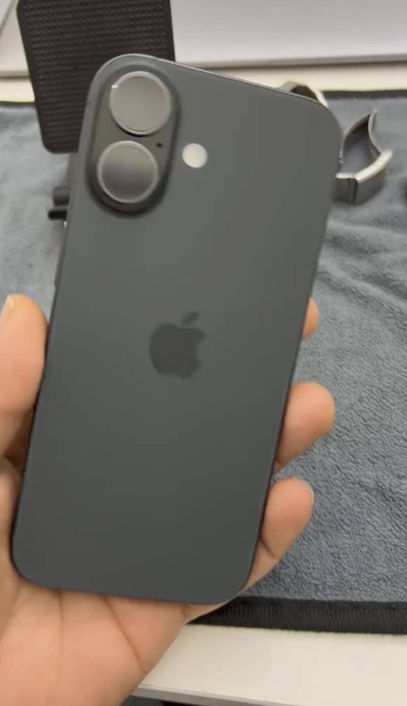 iPhone 17 4