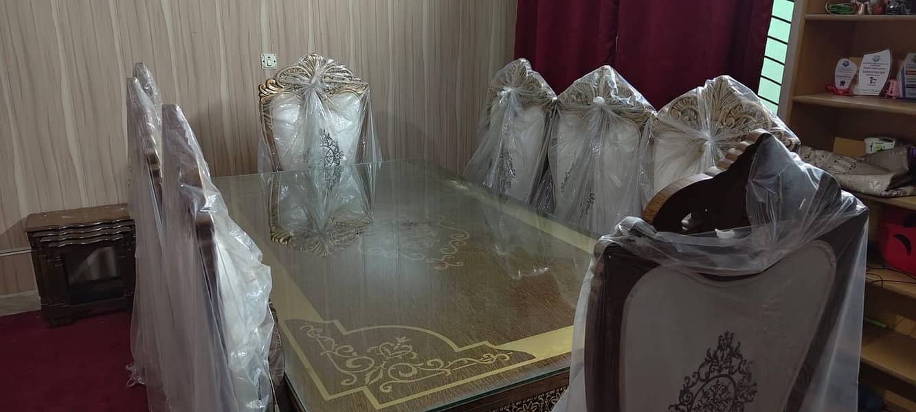 Dinig Table 1