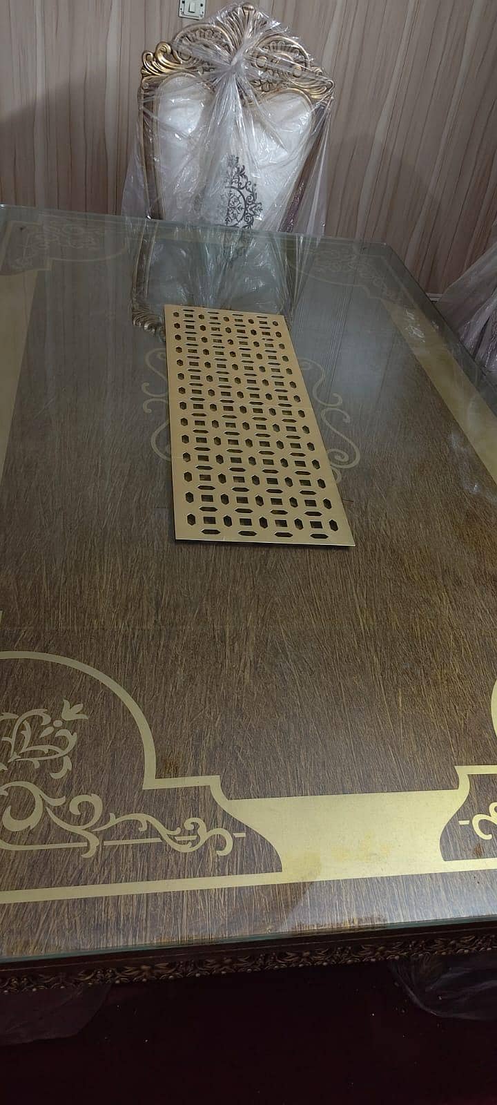 Dinig Table 4
