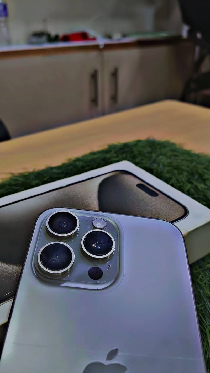 Apple iPhone 15 Pro Max 0