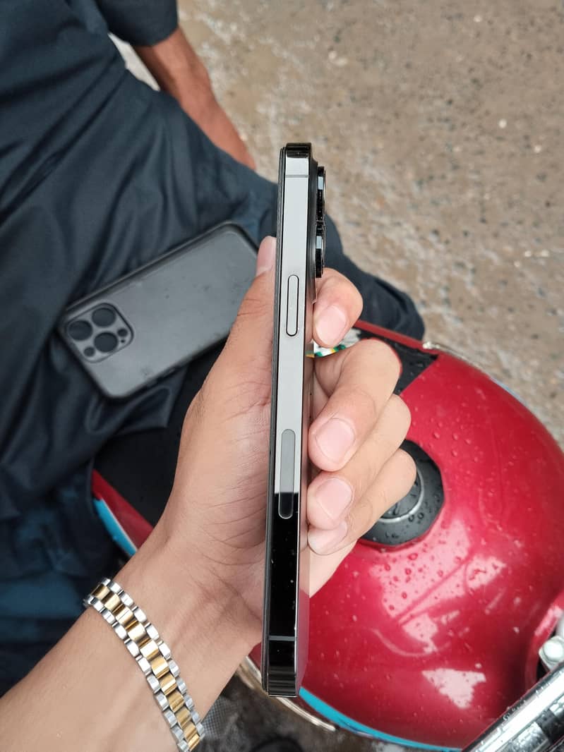 Apple iPhone 14 Pro Max 4