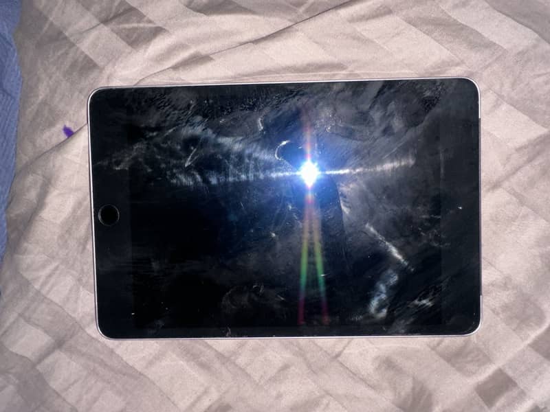 Apple iPad mini 4 Sim variant 1