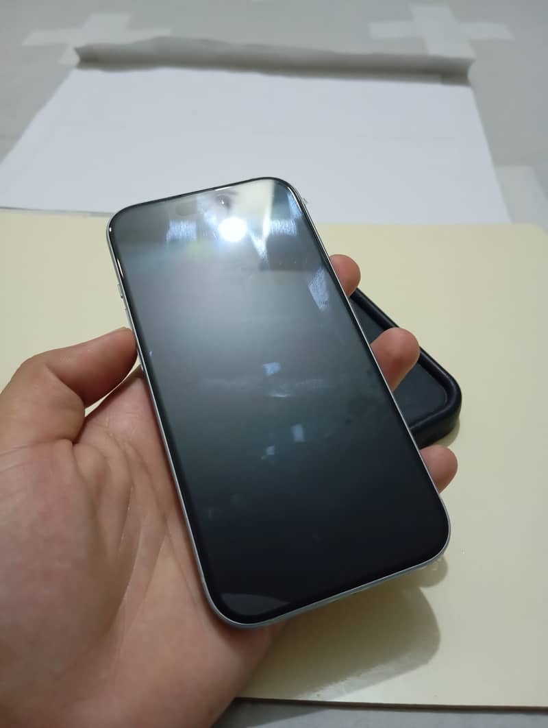 Iphone 15 10/10 condition 4