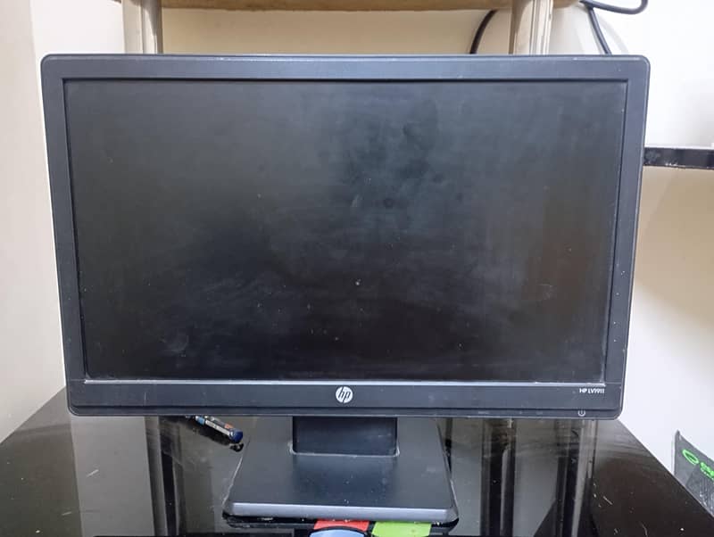 complete computer with all peripherals 0